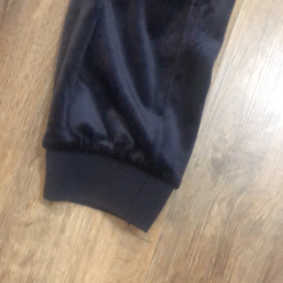 🔥HOT Deal Alert Chico’s Zenergy Navy Velour Jogger NWT $89. Various Sizes - Picture 2 of 4